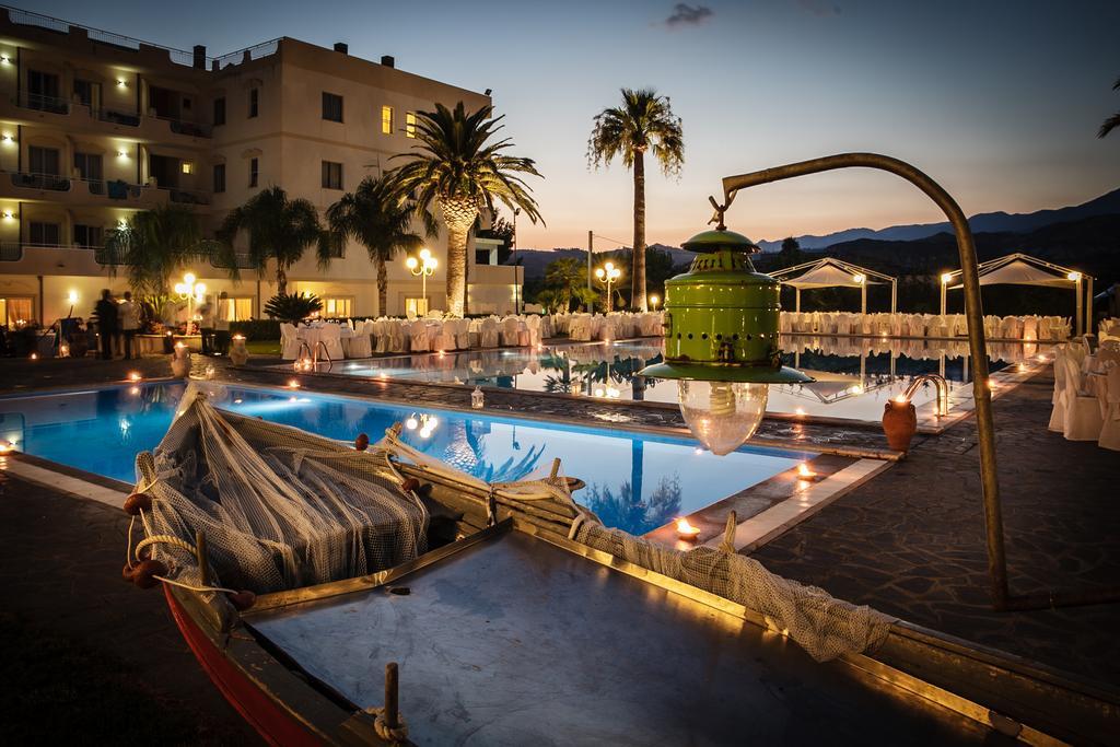 Club Hotel Kennedy Роччелла-Ионика Экстерьер фото