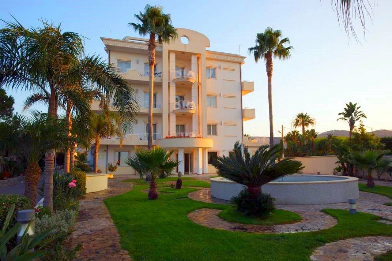 Club Hotel Kennedy Роччелла-Ионика Экстерьер фото